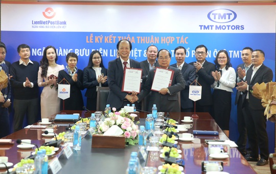 LienVietPostBank ký kết thỏa thuận hợp tác với Công ty Ô tô TMT - Ảnh 1.