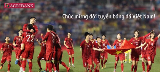 Agribank tặng 2 tỉ đồng cho 2 đội tuyển bóng đá nam và nữ Việt Nam - Ảnh 1.