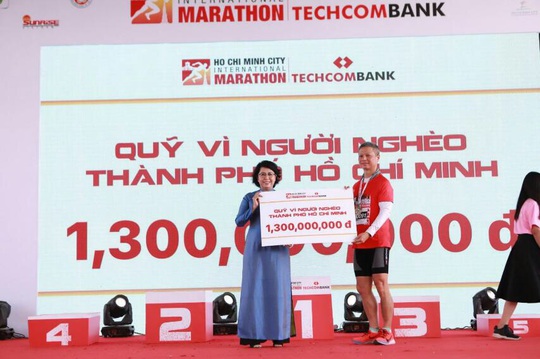 Hàng chục ngàn vận động viên chinh phục cung đường xanh tại Giải Marathon Quốc tế TP HCM Techcombank 2019 - Ảnh 2.