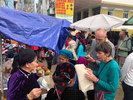 Đến Hà Giang khám phá vẻ đẹp đầy sắc màu của chợ phiên Đồng Văn - Ảnh 13.