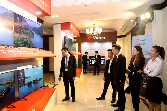 Vingroup công bố 5 mẫu tivi thông minh đầu tiên - Ảnh 1. Vingroup công bố 5 mẫu tivi thông minh đầu tiên - Ảnh 1.