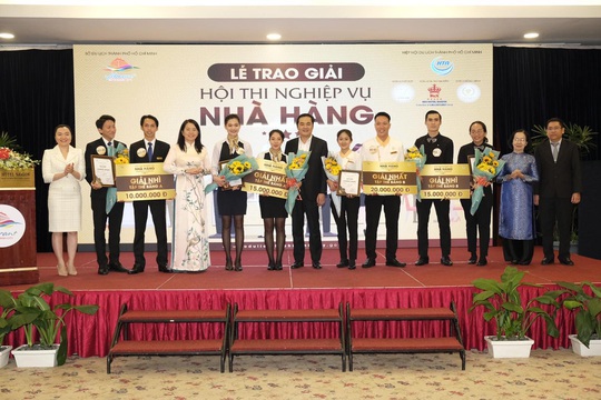 Trao giải Hội thi nghiệp vụ nhà hàng TP HCM 2019 - Ảnh 1.