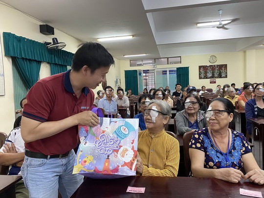 Công ty Cổ phần Tập đoàn Kim Đức giúp mổ mắt cho 200 bệnh nhân nghèo - Ảnh 1.