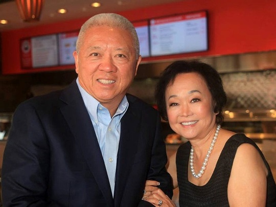 Vợ chồng gốc Á làm giàu tại Mỹ, sở hữu 3 tỷ USD và 2.000 nhà hàng - Ảnh 1.