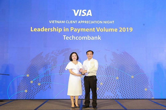 Techcombank đứng đầu toàn thị trường về doanh số thanh toán qua thẻ Visa - Ảnh 1.