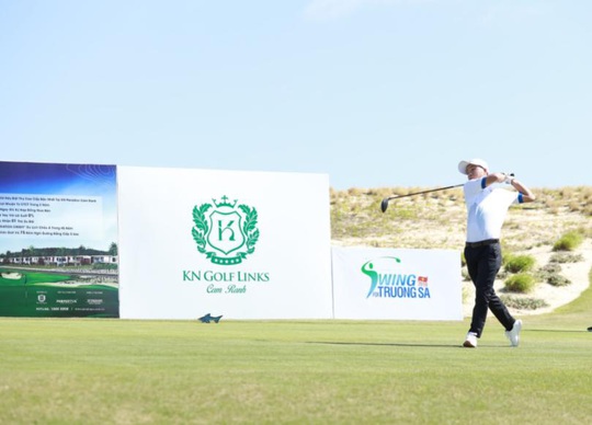 Giải Golf “Vì Trường Sa thân yêu” huy động hơn 136 tỉ đồng ủng hộ quần đảo Trường Sa và Vùng 4 Hải Quân - Ảnh 2.