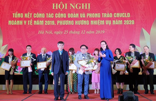 Công đoàn Y tế Việt Nam: Gần 1 tỉ đồng hỗ trợ đoàn viên - Ảnh 1.