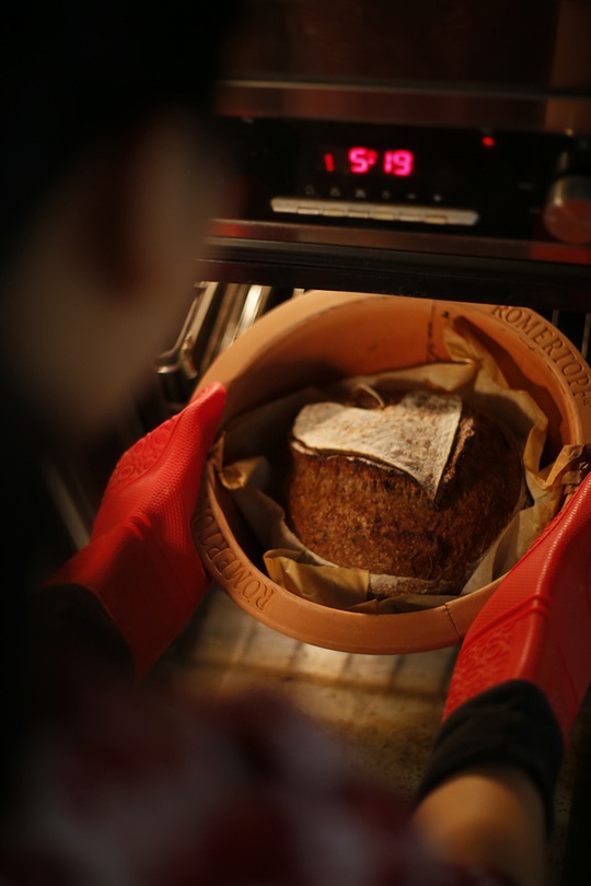 Người phụ nữ “nghỉ hưu non” để khởi nghiệp với loại bánh mì giá 200.000 đồng/chiếc - Ảnh 3.
