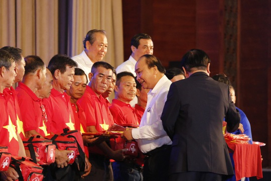 Báo Người Lao Động được Ủy ban MTTQ TP HCM tặng bằng khen - Ảnh 1.