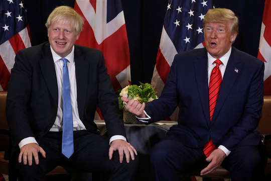Tổng thống Trump bị Thủ tướng Anh tránh chụp hình chung - Ảnh 1.