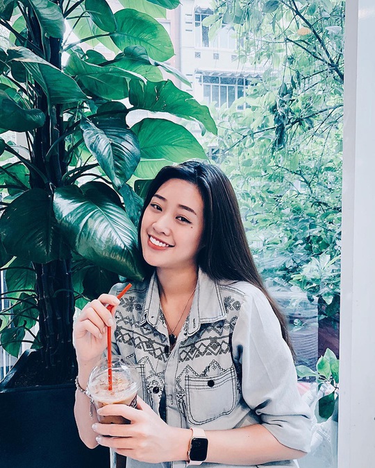 Không chỉ trên sân khấu, Nguyễn Trần Khánh Vân vẫn rất xinh đẹp ngoài đời  - Ảnh 11.