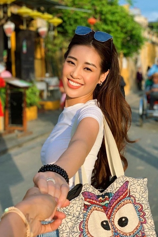 Không chỉ trên sân khấu, Nguyễn Trần Khánh Vân vẫn rất xinh đẹp ngoài đời  - Ảnh 4.