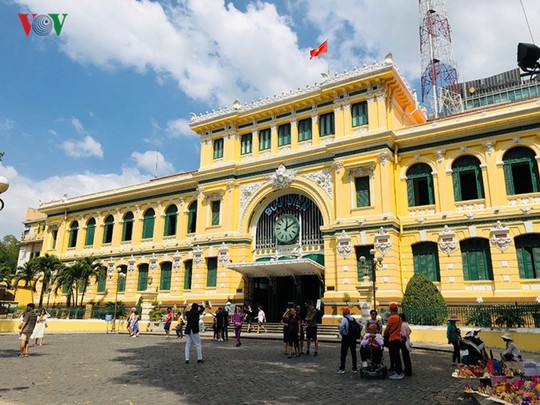 Bưu điện TP HCM - điểm đến thu hút khách du lịch quốc tế - Ảnh 1.