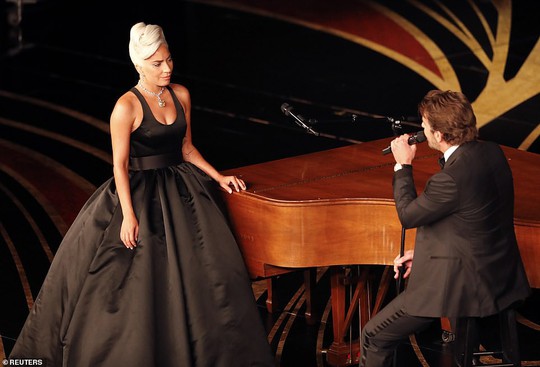 Lady Gaga và Bradley Cooper vướng nghi án phim giả tình thật - Ảnh 2.