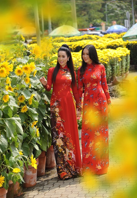 Lộ diện con gái xinh như hoa hậu của Trịnh Kim Chi trên phố Xuân - Ảnh 6.