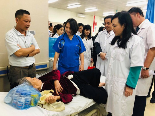 Bộ trưởng Nguyễn Thị Kim Tiến đón em bé chào đời trong đêm giao thừa - Ảnh 3.