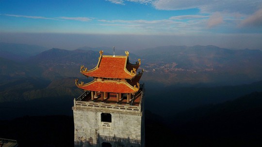 Đẹp như dáng chùa Việt trên nóc nhà Đông Dương - Ảnh 2.