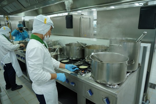 Khám phá bếp ăn đặc biệt làm 22.000 suất ăn/ngày cho các chuyến bay - Ảnh 19.