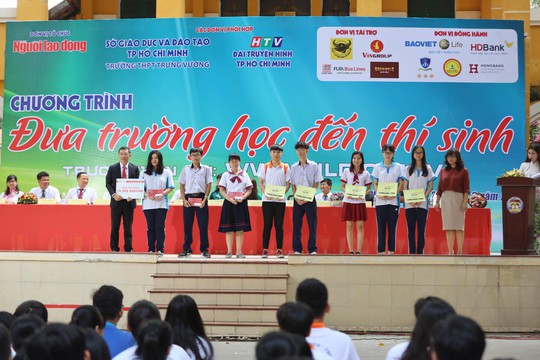 Đưa trường học đến thí sinh 2019 tại TP HCM: Rớt đại học thì phải làm sao? - Ảnh 9.