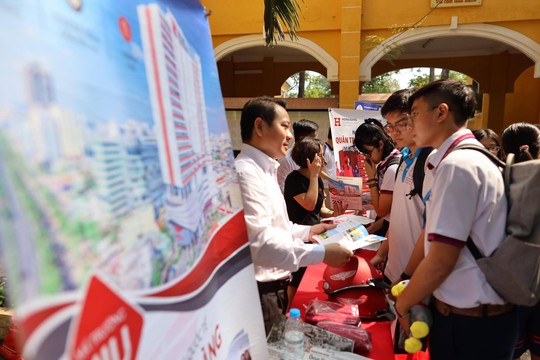 Đưa trường học đến thí sinh 2019 tại TP HCM: Rớt đại học thì phải làm sao? - Ảnh 33.