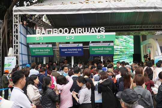 Xếp hàng săn vé máy bay và combo du lịch trọn gói của Bamboo Airways - Ảnh 1.
