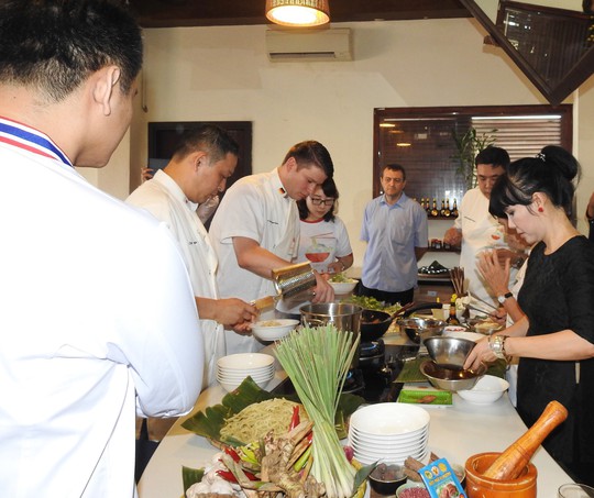 Độc đáo liên hoan ẩm thực quốc tế Thách thức Cao Lầu tại Hội An - Ảnh 1.