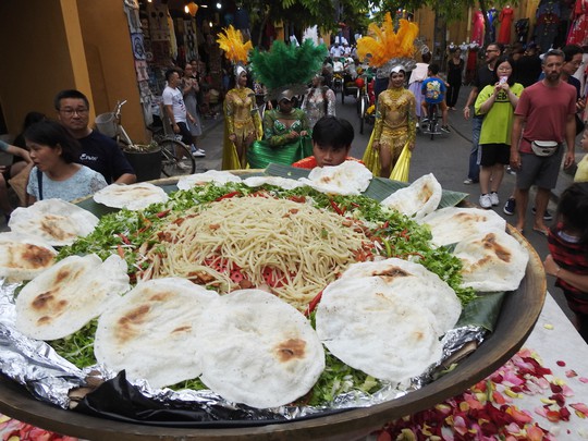 Độc đáo liên hoan ẩm thực quốc tế Thách thức Cao Lầu tại Hội An - Ảnh 2.