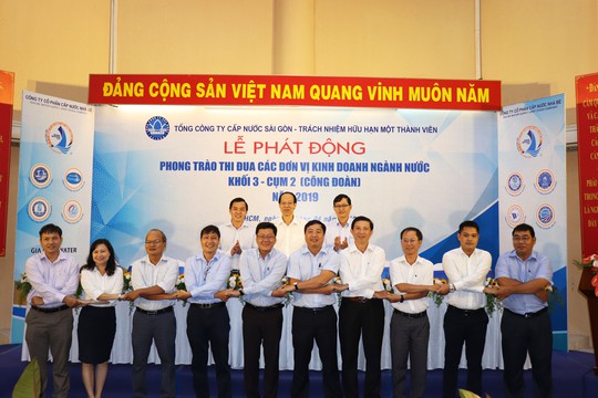 Đơn vị kinh doanh ngành nước phát động và ký kết giao ước thi đua năm 2019 - Ảnh 3.