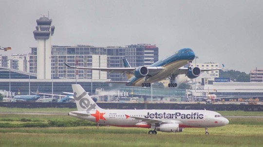 Vietnam Airlines và Jetstar Pacific cung ứng gần1 triệu chỗ cho hành khách trong dịp lễ 30-4 và 1-5 - Ảnh 1.