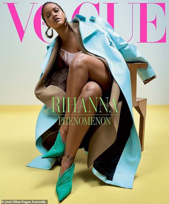 Rihanna đầy quyền lực trên tạp chí Vogue - Ảnh 1.