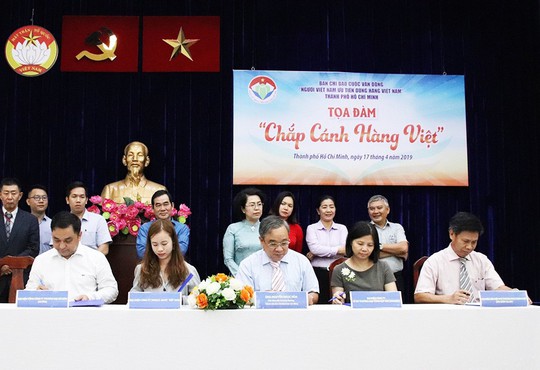 Tích cực hỗ trợ hàng Việt, VinCommerce nhận bằng khen của TP HCM - Ảnh 3.