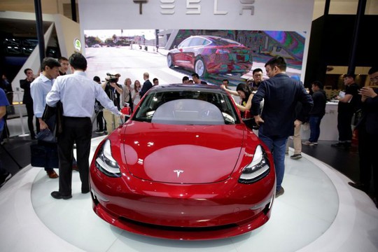 Siêu xe Tesla Model S đang đậu bỗng nổ tung ở Trung Quốc - Ảnh 2.
