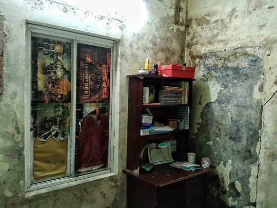 Ứa lệ trong đêm trắng ở căn nhà xập xệ của nữ công nhân môi trường tử nạn - Ảnh 10.