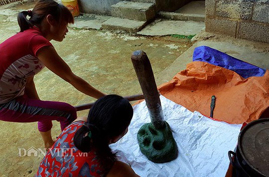 Kỳ công làm đặc sản xanh lét, tên nghe bí hiểm ngon không ngờ - Ảnh 4.