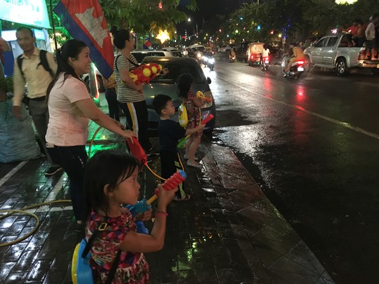 Tết ở xứ người và đèn ông sao - Ảnh 2.