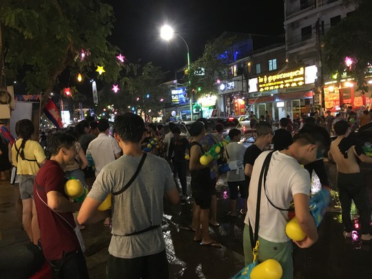 Tết ở xứ người và đèn ông sao - Ảnh 1.
