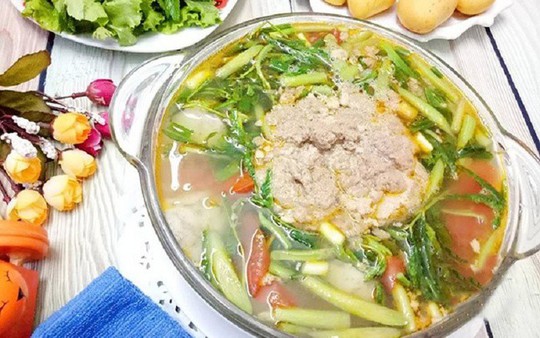 Trở về tuổi thơ với canh cua khoai sọ rau rút ngọt thơm, đậm đà - Ảnh 2.