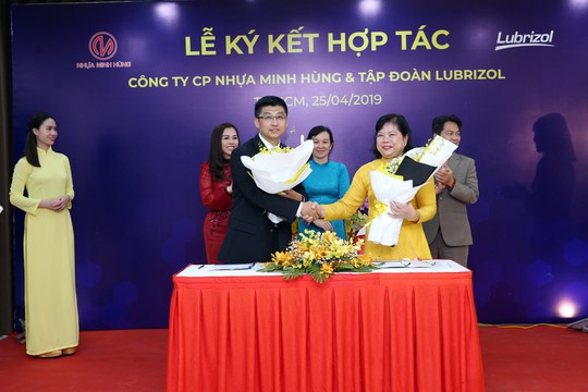 Nhựa Minh Hùng ký hợp đồng với Tập đoàn Lubrizol - Ảnh 1.