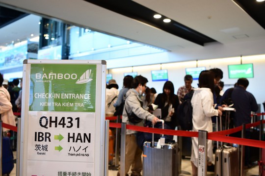 Bamboo Airways đưa những vị khách đầu tiên đến Nhật Bản - Ảnh 1.