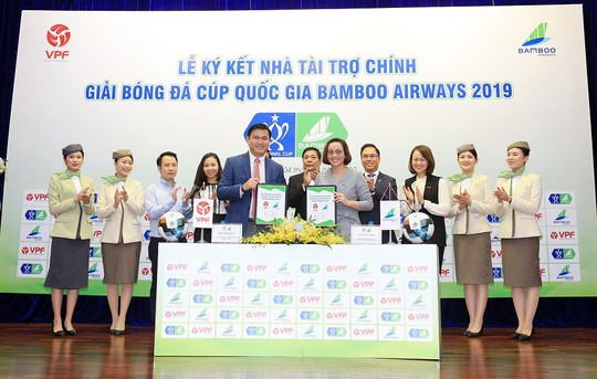 Ký kết tài trợ giải bóng đá Cúp quốc gia Bamboo Airways 2019 - Ảnh 1.