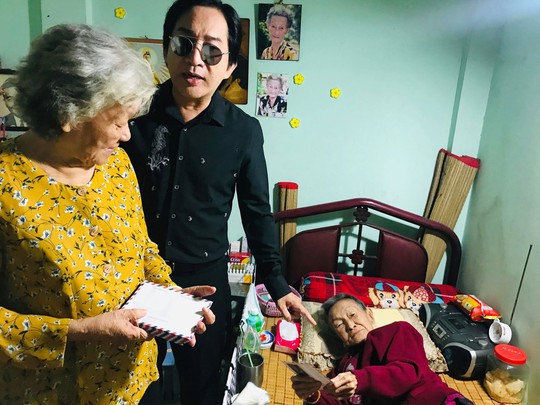 Mẹ cố Phó Chủ tịch UBND TP HCM Nguyễn Thị Thu thực hiện di nguyện của con - Ảnh 4.