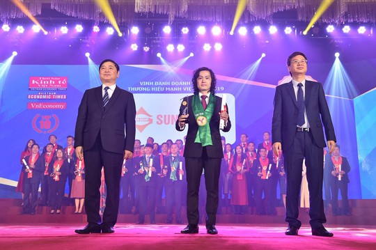 Sun Group lần thứ 3 liên tiếp được vinh danh Top 10 thương hiệu mạnh Việt Nam - Ảnh 1.