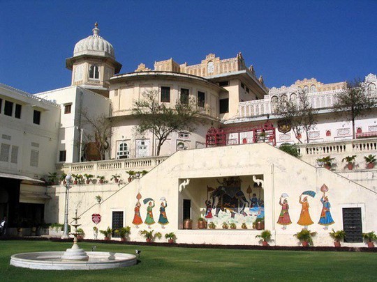 Choáng ngợp 8 khách sạn từng là cung điện xa hoa bậc nhất đất Phật - Ảnh 12.
