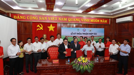 C.P. Việt Nam ký kết hợp tác xây dựng chuỗi sản xuất thịt gà an toàn dịch bệnh - Ảnh 1.