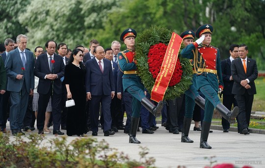 Lễ đón chính thức Thủ tướng Nguyễn Xuân Phúc tại thủ đô Moscow - Ảnh 3.