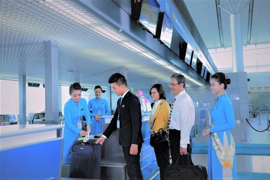 Vietnam Airlines ra mắt dịch vụ “Chào đón và đưa dẫn ưu tiên” - Ảnh 2.