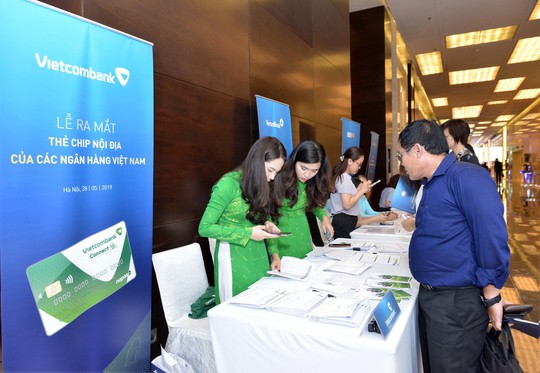 Vietcombank hoàn tất chuyển đổi 100% thẻ từ sang thẻ chip vào năm 2021 - Ảnh 1.