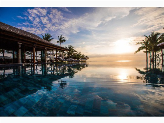 Top bể bơi vô cực đẹp nhất châu Á: Một khách sạn ở Cam Ranh được vinh danh - Ảnh 7.