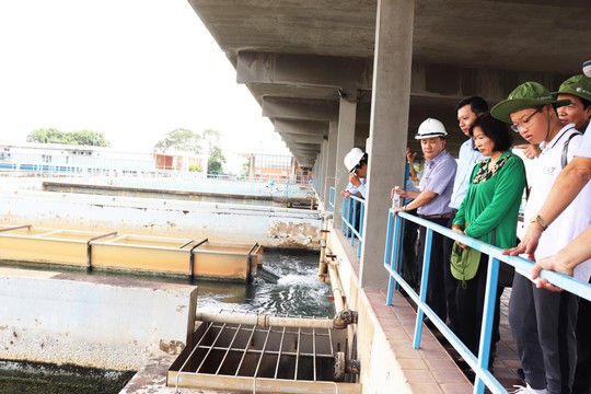 Đoàn Ban Tổ chức Thành ủy TP HCM tham quan quy trình vận hành, xử lý nước sạch của Sawaco - Ảnh 8.