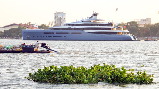 Cận cảnh siêu du thuyền triệu đô lướt sóng trên sông Hậu - Ảnh 9.